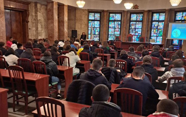 </TD
>Над 60 деветокласници  от СУ Васил Левски  посетиха Окръжен съд