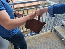 Спипаха крадец на дамска чанта в Лом