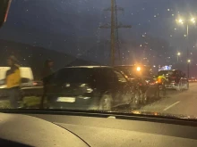Няколко автомобила се удариха на моста на "Симеоновско шосе" в София