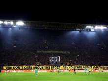 УЕФА глоби Борусия Дортмунд заради трансперанти и плакати на феновете