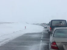 Неподготвени за зимата: Изтеглят аварирали автомобили от Обходния път на Монтана