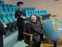 Ким Чен Ун преглежда сателитни снимки на американски бази в Хавай и Южна Корея