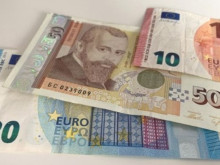 Подуправителят на БНБ обяви кога ще започнат да се появят цените в лева и евро