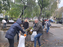 Кметът на Варна се включи в почистването на улиците