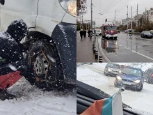 Зимата скова страната: Червени кодове за опасно време, автомобили аварираха в снега и катастрофи на много места