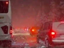 Кошмарът на "Тракия" няма край: Десетки шофьори са блокирани, магистралата е затворена