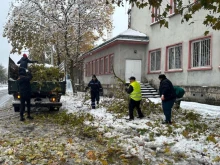 Продължава работата по почистването на снега в Русе, обработват се улици от второстепенната пътна мрежа