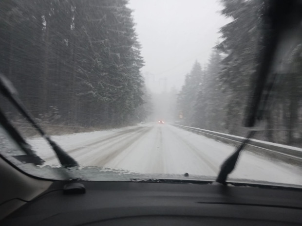Сняг продължава да вали в областите Русе Разград Шумен Добрич