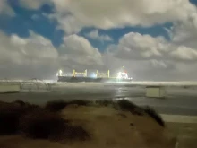 Буря в Черно море изхвърли товарен кораб на плитчина край Анапа