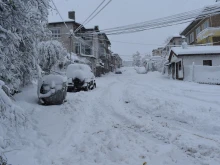 Закъсали автомобили и затворени пътища в Разградско 