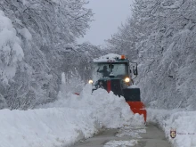 Въпреки, че времето се оправи, снегът още създава проблеми в Търновско