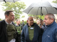 Илон Мъск посети опустошен при атаките на 7 октомври кибуц в Израел заедно с Нетаняху