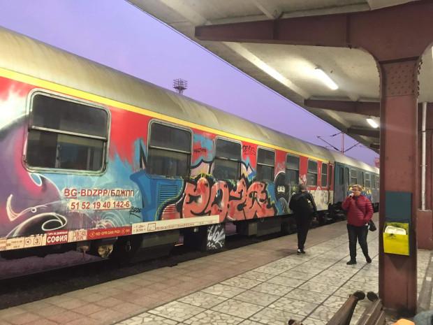 Влакът от София до Варна е престоял на гара Мездра
