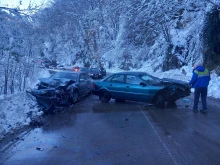Тежка катастрофа между две коли на пътя София - Самоков