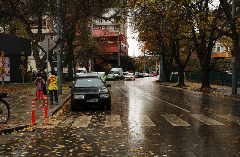 Спрете да паркирате по оживените булеварди в Пловдив, създавате проблеми!