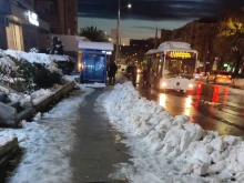 Тротоари като ледени пързалки и непочистени улици: Ето каква е ситуацията в Благоевград