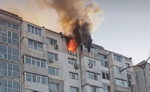 Голям и страшен пожар лумна в жилищен блок в кв
