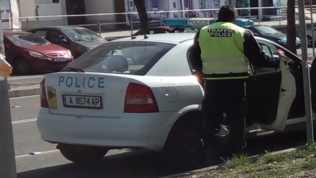</TD
>Вчера около 10.45 ч. в Руен полицаи спрели за проверка
