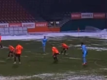 Чарът на Втора лига! Изумителна засада и невиждана дузпа белязаха дерби, последва гневна реакция