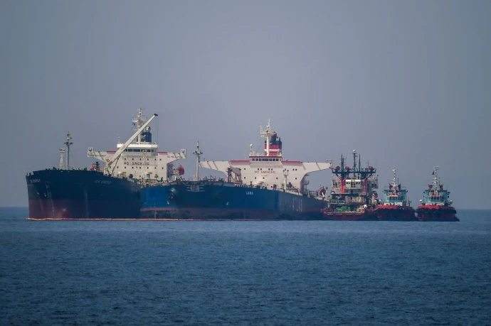 Bloomberg: Гръцките танкери съкращават превоза на руски нефт след заплахи от САЩ
