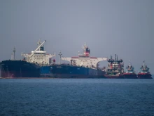 Bloomberg: Гръцките танкери съкращават превоза на руски нефт след заплахи от САЩ