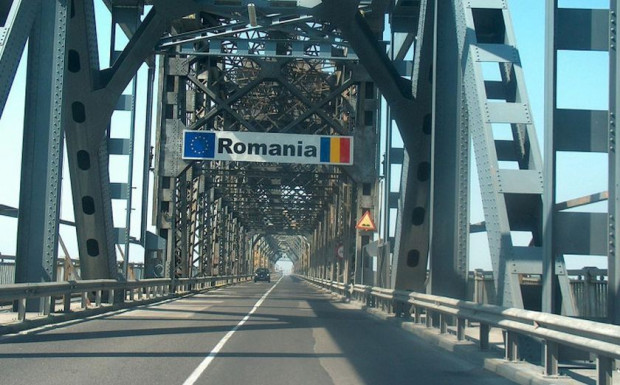 Румънските власти предупредиха шофьорите: Движението по Дунав мост ще е в