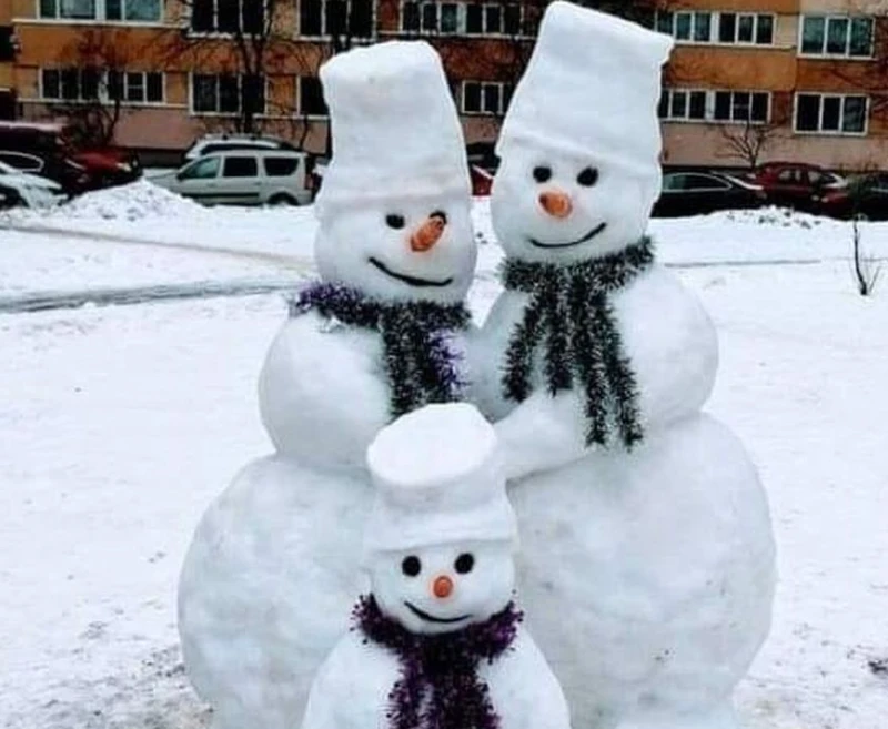 Снежно семейство се настани в русенски квартал 