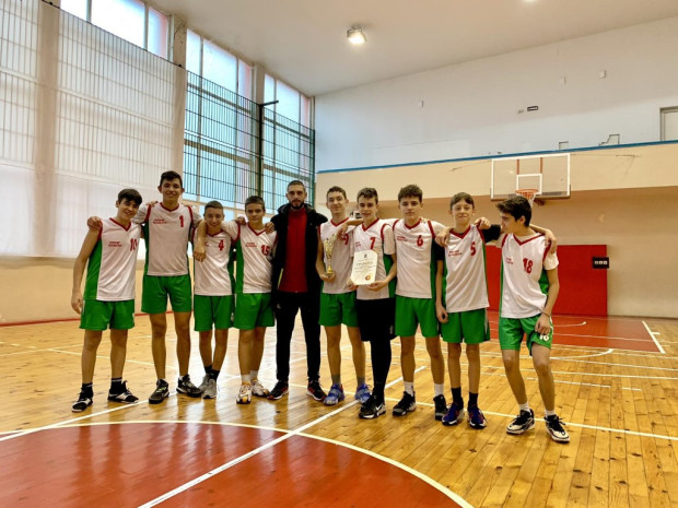 Математическата гимназия е на първо място в общинската надпревара по баскетбол 8 – 10 клас в Казанлък