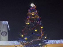 Светлините на коледната елха в Павел баня грейват на 8 декември
