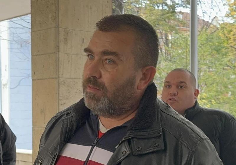 Родителите на воденото на каишка в мола момче: Клипът е извратен