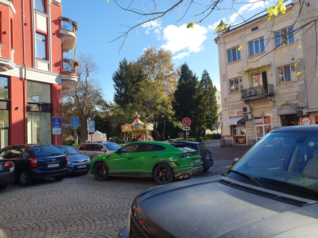 </TD
>Работи ли бариерата пред Главната улица на Пловдив? Това въпрос