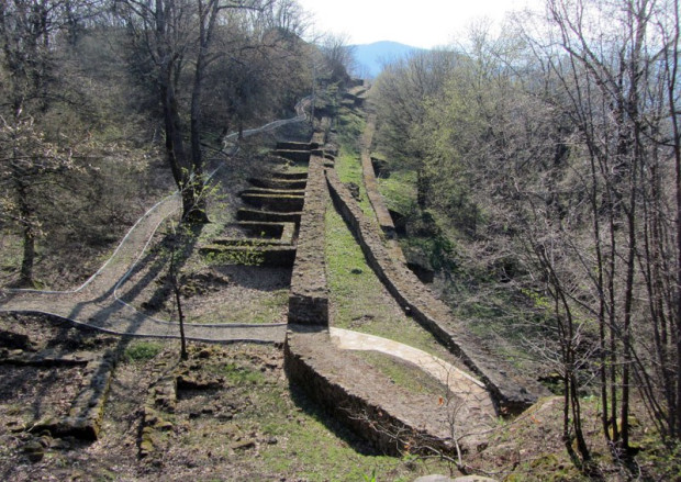 Крепостта Боженишки Урвич съчетава могъществото на балканската природа и героичното