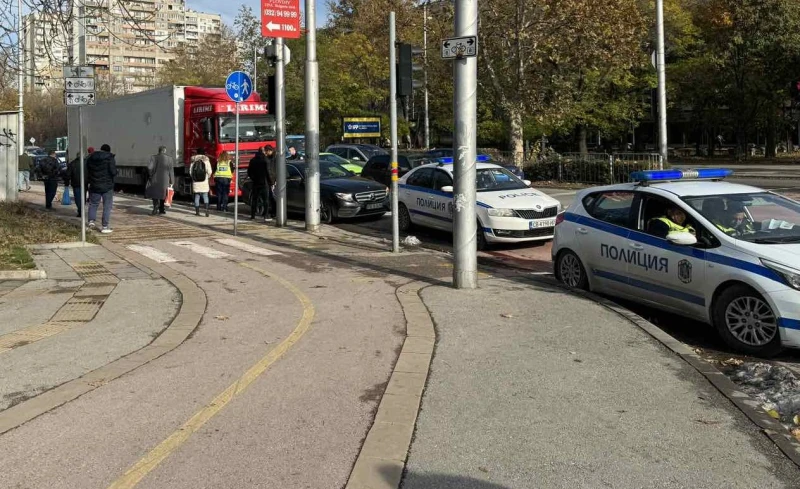 Побеснял шофьор на лъскав мерцедес спря тир и с юмрук разби стъклото му на булевард в Пловдив