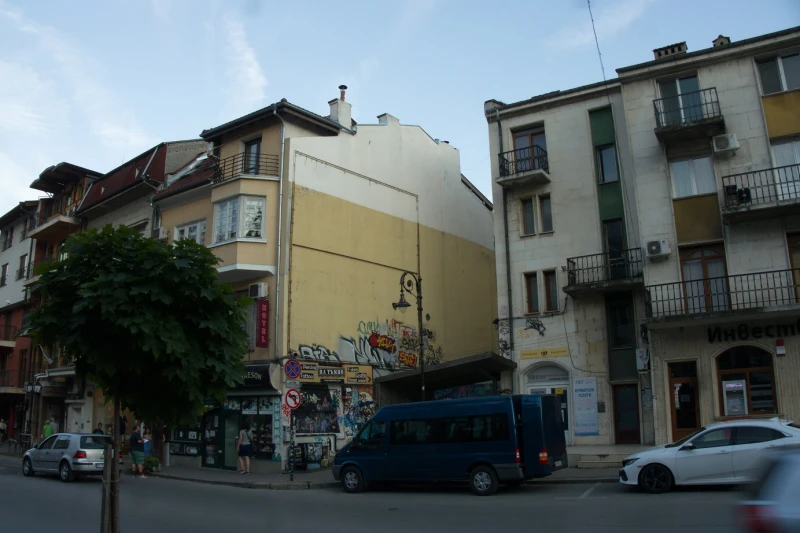 Търсят кой да изрисува фасадата на сграда в центъра на Велико Търново