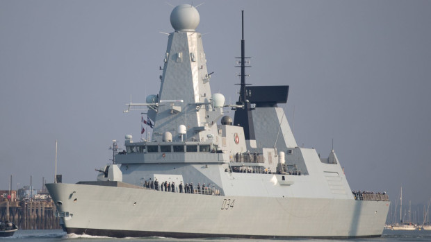 Обединеното кралство изпраща един от най-страховитите си военни кораби в