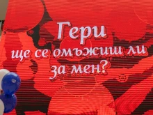 Романтично предложение за брак в пловдивски мол