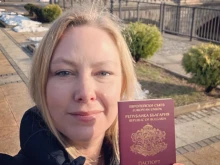 Жената на Кирил Петков се похвали с новия си български паспорт
