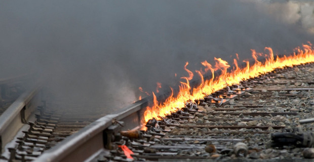 Локомотив на влак се запали на гара Тулово, предаде репортер