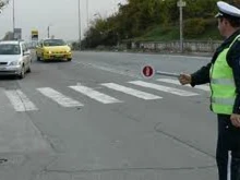 Непълнолетен шофьор блъсна пешеходец