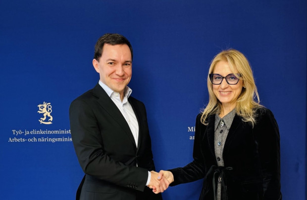 Министърът на иновациите и растежа Милена Стойчева и министърът на