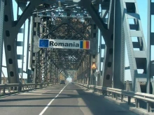 Движението на Дунав мост е затруднено, а трафикът интензивен
