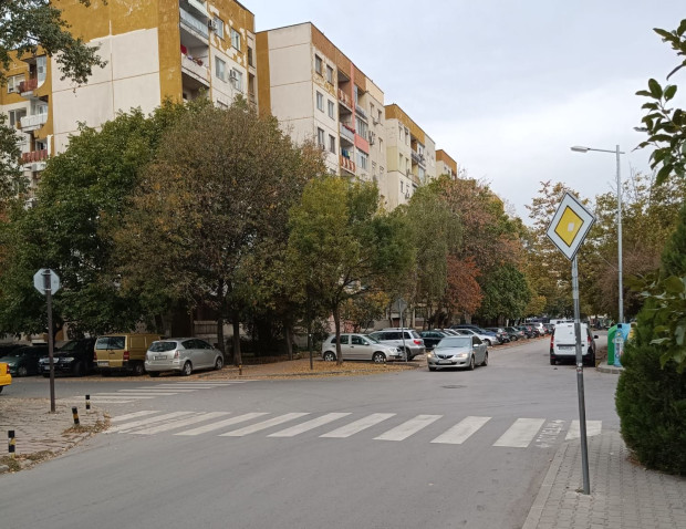 TD Читател на Plovdiv24 bg ни изпрати сигнал свързан с новоизградени пешеходни