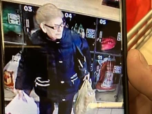 Ядосан пловдивчанин: Познавате ли тази възрастна дама? Редовно краде от магазин в "Кичука"