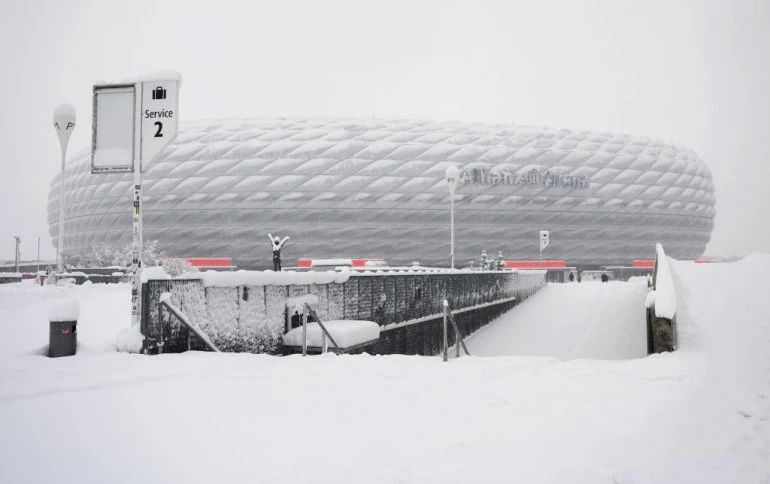 Германия продължава да е в снежен капан: Летището в Мюнхен отмени 760 полета