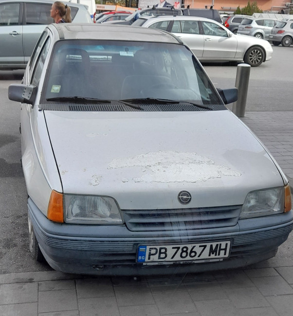 TD Читателка на Plovdiv24 bg ни изпрати тези снимки на автомобили спрели