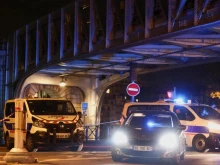 Нападение над туристи до Айфеловата кула в Париж: Един мъж е загинал, а двама са ранени