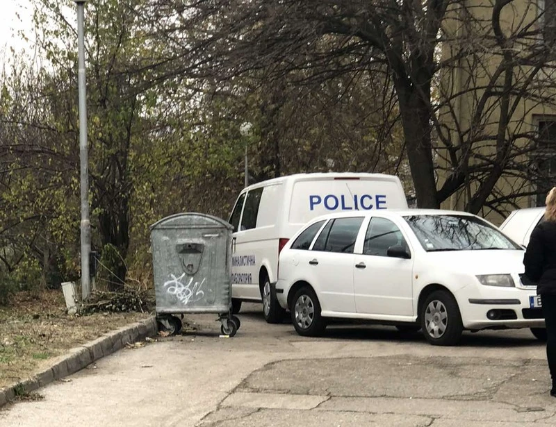 Продължават огледите в района на въоръжения обир на инкасо автомобил в Благоевград 