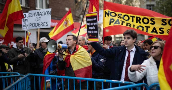 В Испания възобновиха масовите протести срещу амнистията на каталунските сепаратисти