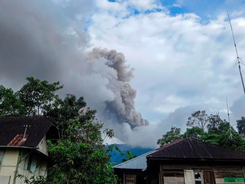 Индонезийският вулкан Марапи изпепели 11 алпинисти, които го "атакуваха"