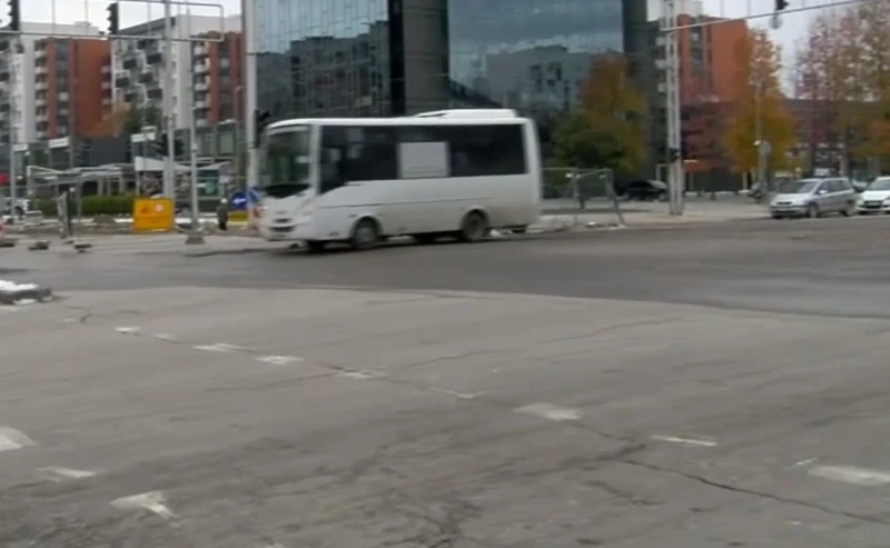 Асфалтират натоварено кръстовище в Пловдив